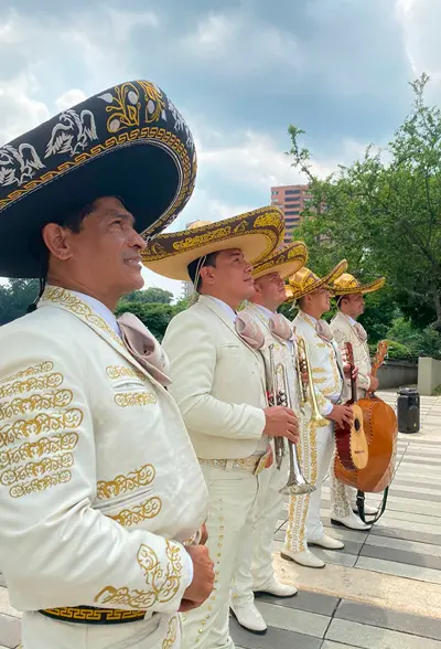Violinista de mariachi en evento en Cali